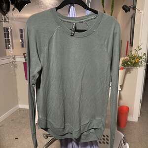Athleta Mindset Green Sweatshirt Top Size Small Medium Gym Yoga #472751 FLAW